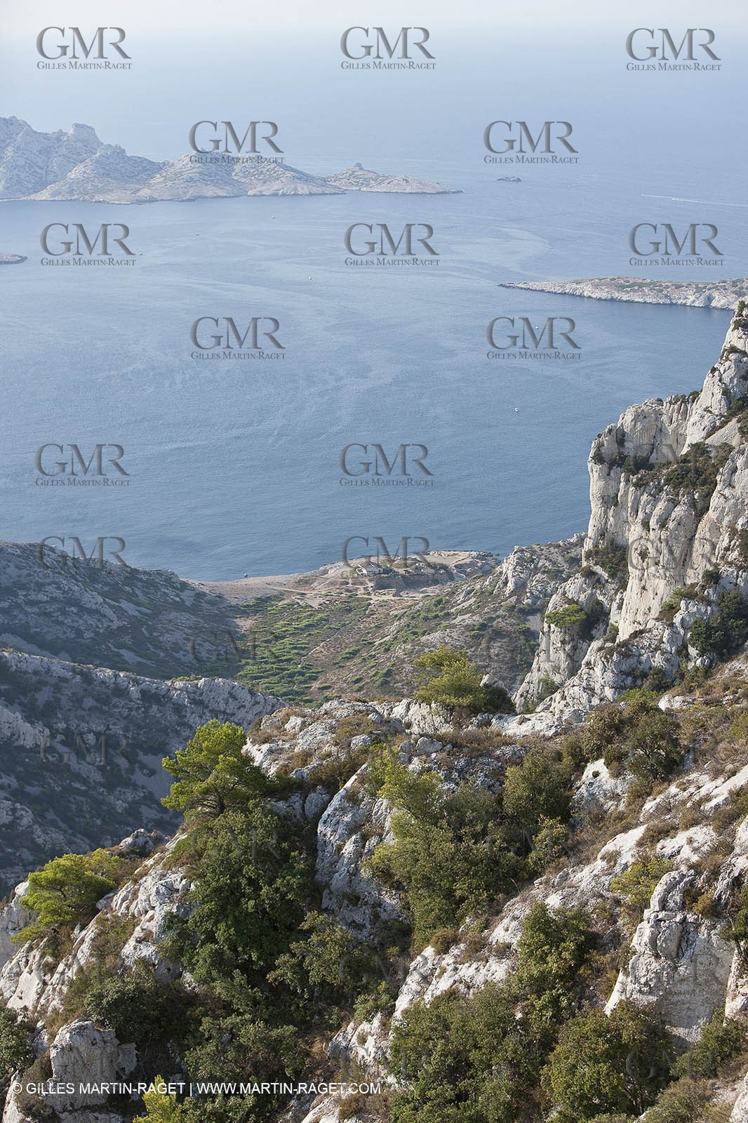 10 09 2009 - Marseille (FRA, 13) - Les Calanques - Massif de Marseilleveyre - Cabanons de la calanque de Marseilleveyre
